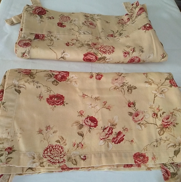 2 Pairs Waverly La Petite Ferme Toile Drapes and Valance Sets